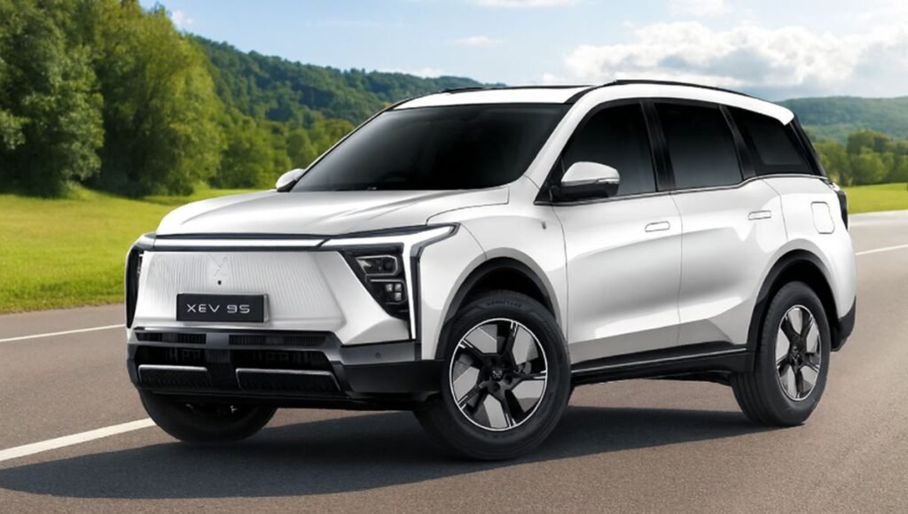 Mahindra XEV 9S vs XUV700: Big Design Differences & Styling